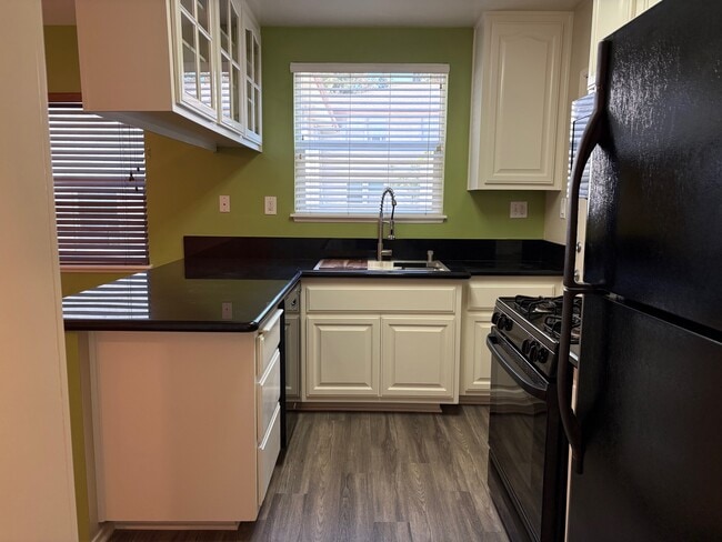 Building Photo - 5874 Bowcroft St