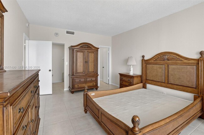 Building Photo - 1817 S Ocean Dr