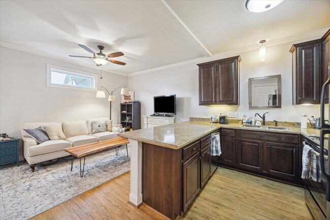 Building Photo - 611 E 20th St