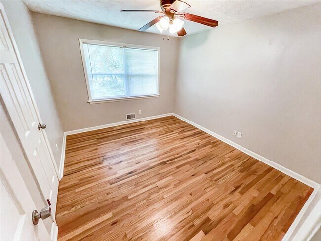 Building Photo - 2307 Rubart Dr