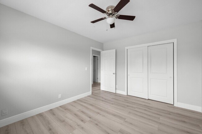 Building Photo - 233 7th Ct