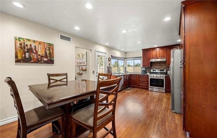 Building Photo - 404 E Riverboat Way