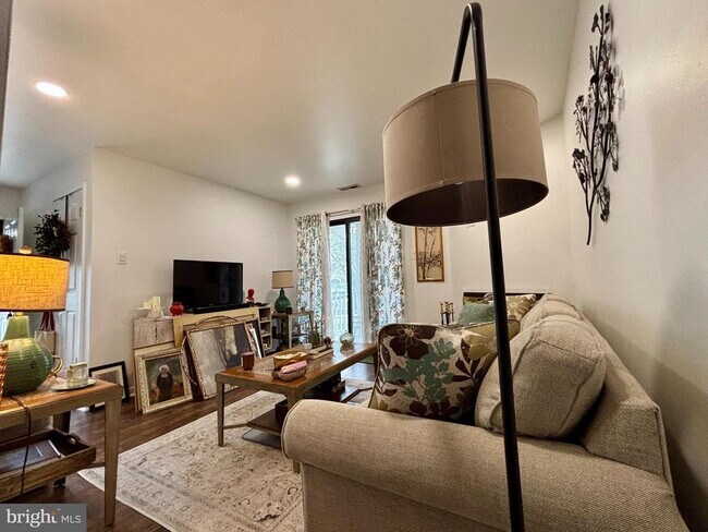 Building Photo - 101 Gregorys Way