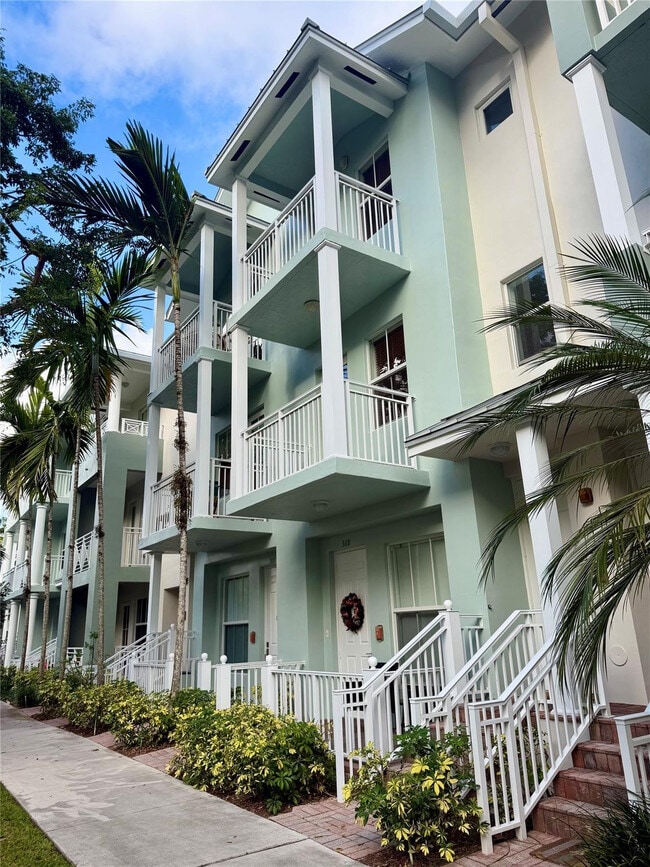 Building Photo - 370 SW 14th Ave