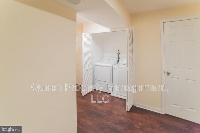 Building Photo - 4112 Silver Park Terrace