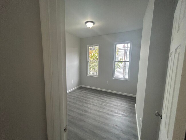 Building Photo - Move-In Ready 3BR Row Home in North Philly – Updated Kitchen & Bath