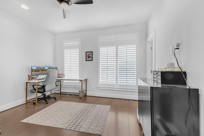 Building Photo - Modern 4-Level Townhome with Rooftop Terrace & Indoor/Outdoor Fireplace Near Old Town