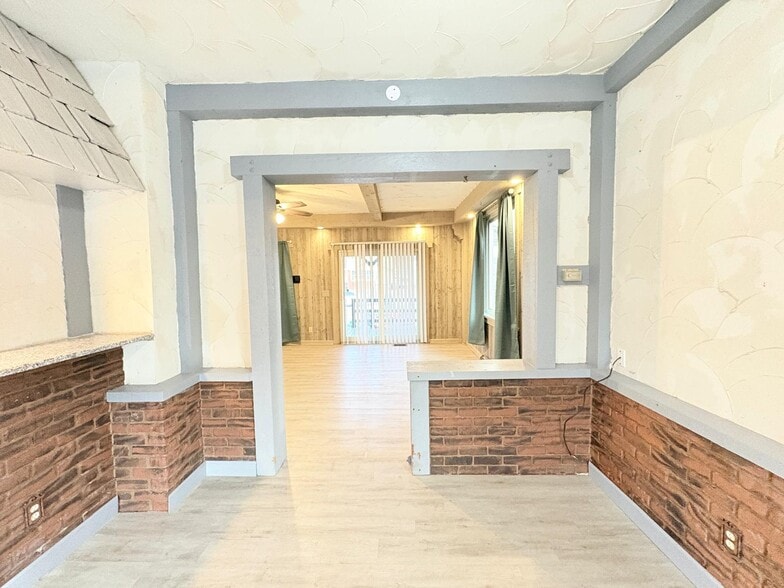 Building Photo - 3627 Hazelhurst Ave