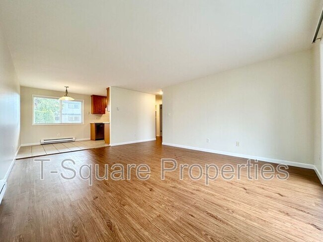 Building Photo - 325 5th Ave S