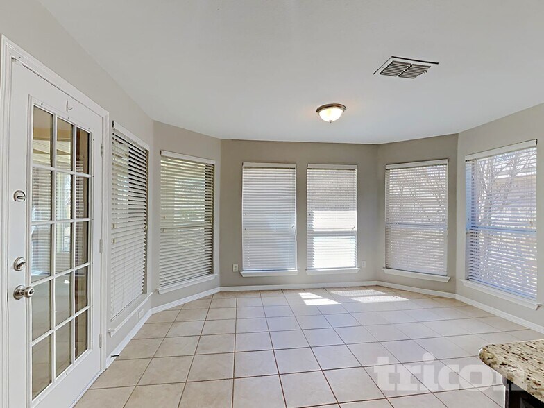 Building Photo - 5004 Saddlehorn Dr