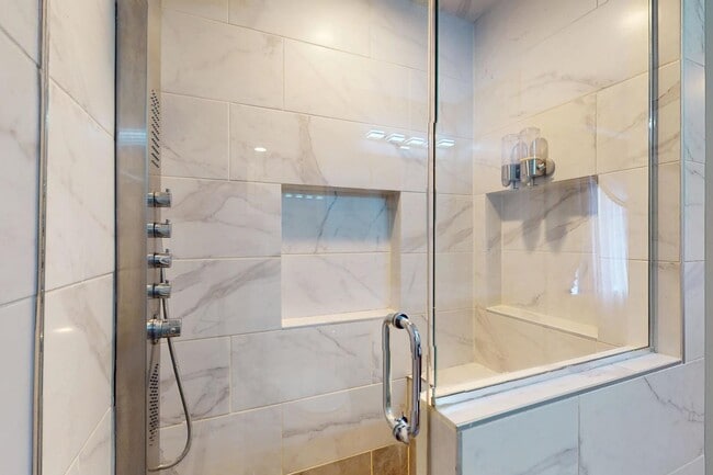 Building Photo - 333 Redwing Dr