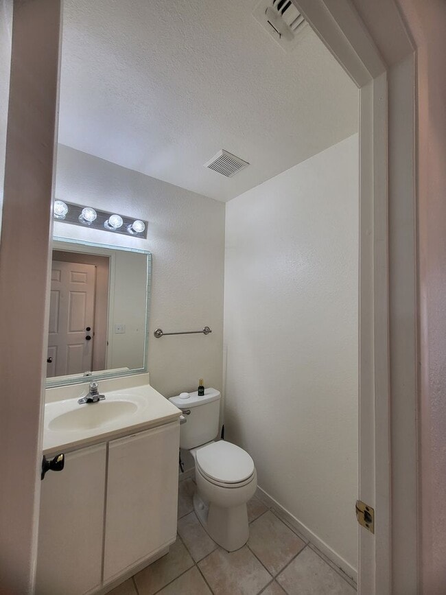 Building Photo - ZILONIS TOWNHOME II - Bourbon Street