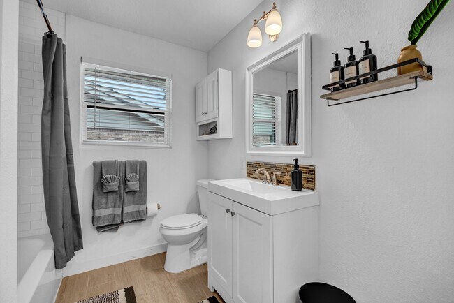 Building Photo - 5918 Lattimer Dr