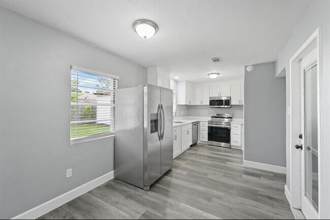 Building Photo - 405 Kelly Ln