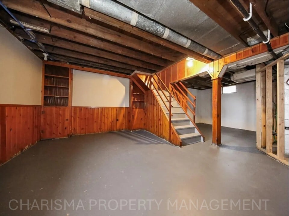 Building Photo - 1330 W 14th St