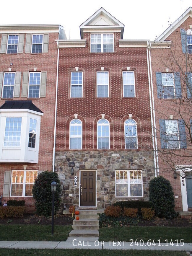 Building Photo - 684 Pullman Pl
