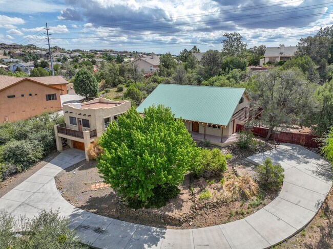Building Photo - 2 Bedroom plus Office in Main House & Stud...