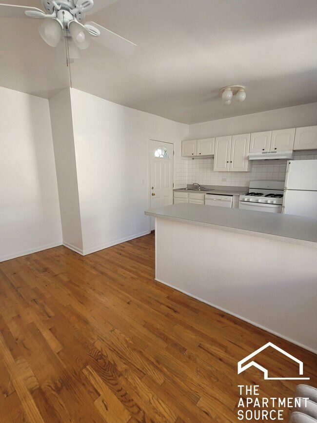 Building Photo - 5026 N Springfield Ave