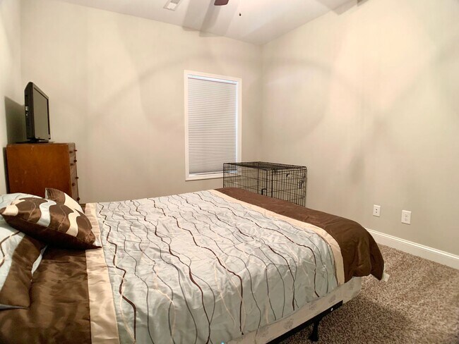 Building Photo - 585 Dexter Dr