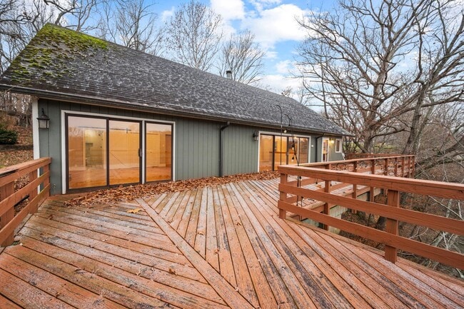 Building Photo - Luxury Living on the River — Your Dream Home Awaits