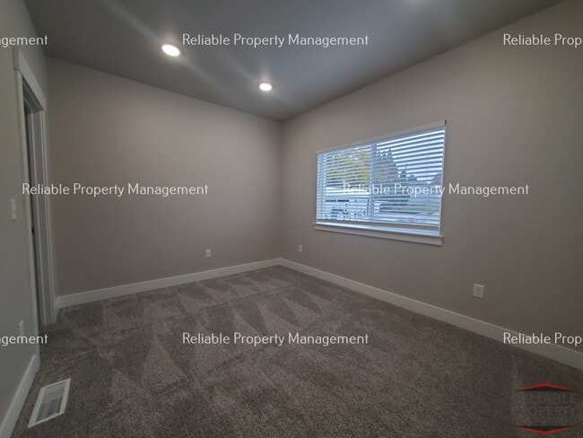 Building Photo - 1654 Ammon St