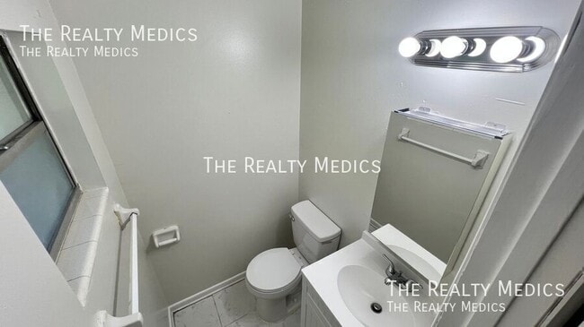 Building Photo - 526 S Thompson Ave