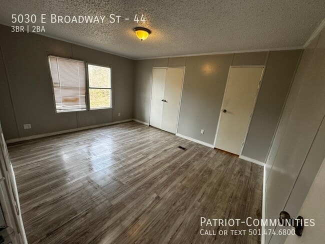 Building Photo - 5030 E Broadway St