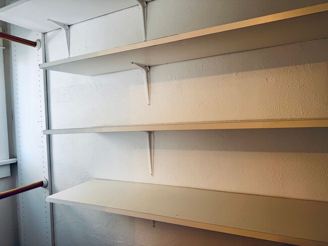 Building Photo - Remodelled Two Bedroom Home + Office for Rent in LB!