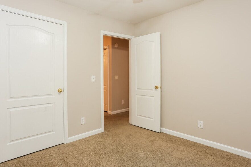 Building Photo - 9490 Pebble Creek Ct