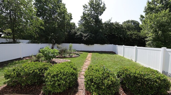 Building Photo - Spacious Home in Superb Cary Location *Amb...