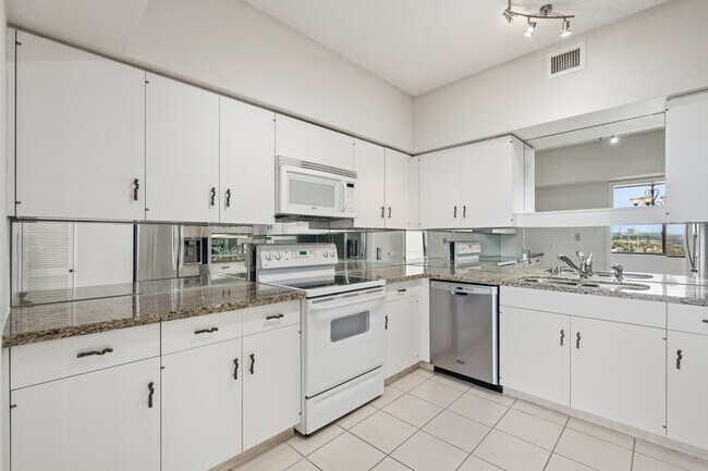 Building Photo - 14 Greenway Plz