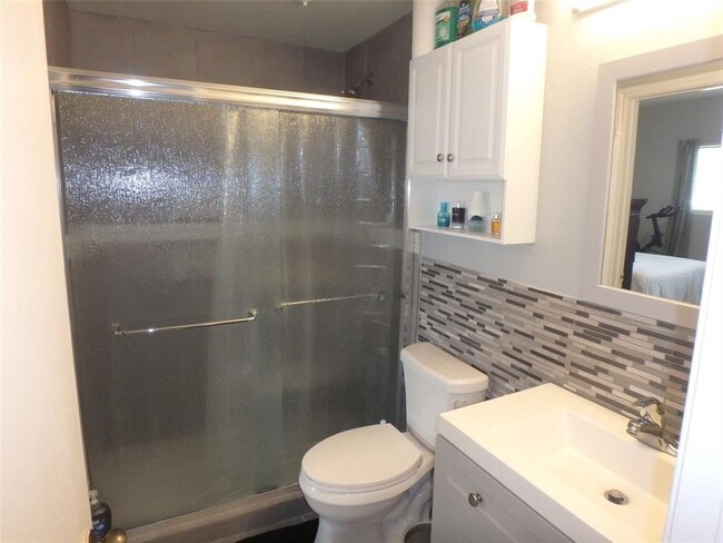 Building Photo - 127 April Point Dr S