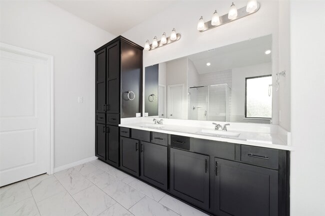Building Photo - 720 Lake Lacosta Dr