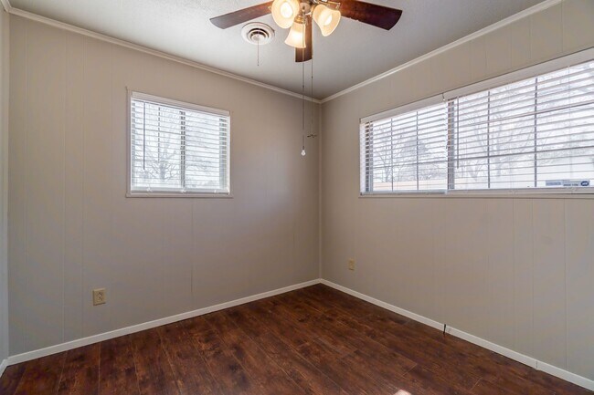 Building Photo - * Move-In Special * Beautiful 4 Bed / 3 Ba...