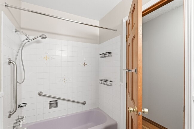 Building Photo - Charming Lake Oswego Home on Large Corner Lot – 3BR, 2.5BA + Bonus Room