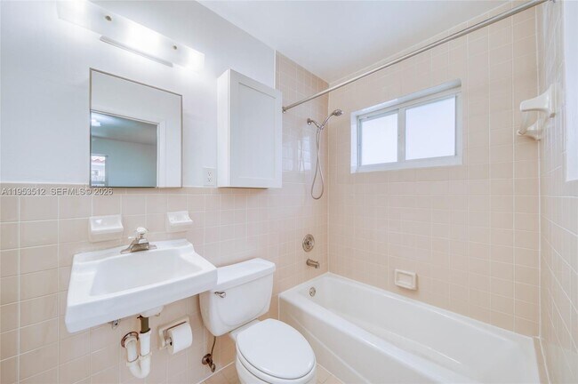 Building Photo - 9557 SW 40th Terrace