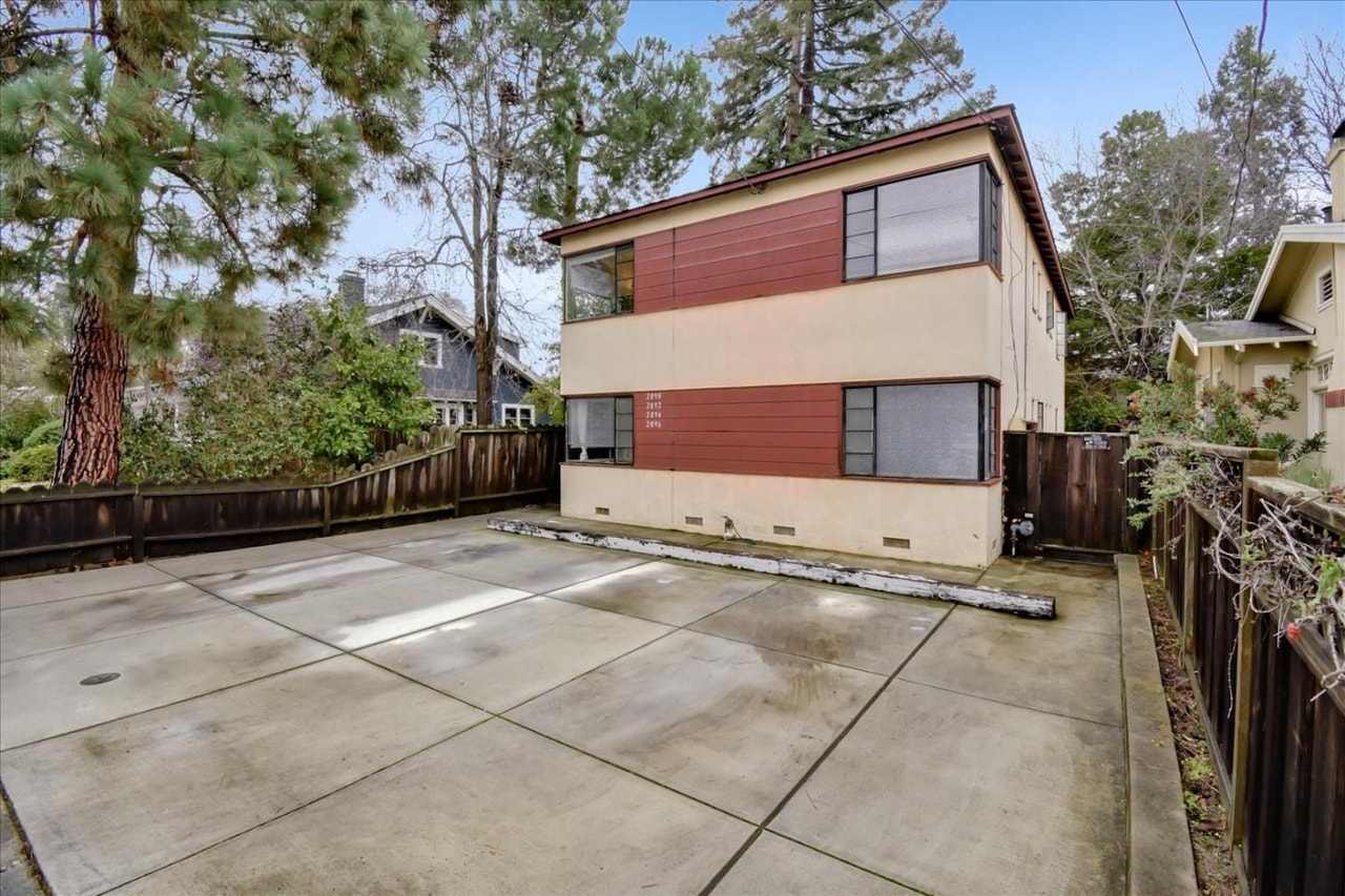 Building Photo - 2096 Yale St