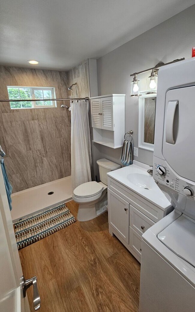 Building Photo - 1-Bed, 1-Bath Downtown Coeur d'Alene Apart...
