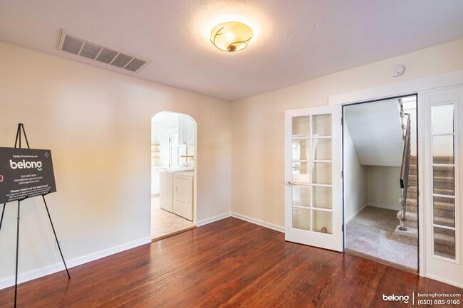 Building Photo - 2400 Bonar St