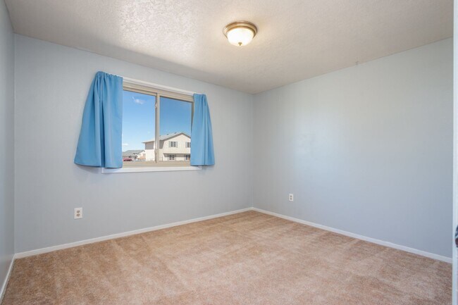Building Photo - 544 S Watermelon Dr