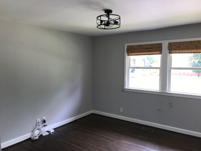 Building Photo - Meticulously Maintained Home in West Meade