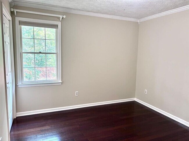 Building Photo - 2408 Crooked Tree Ct NE