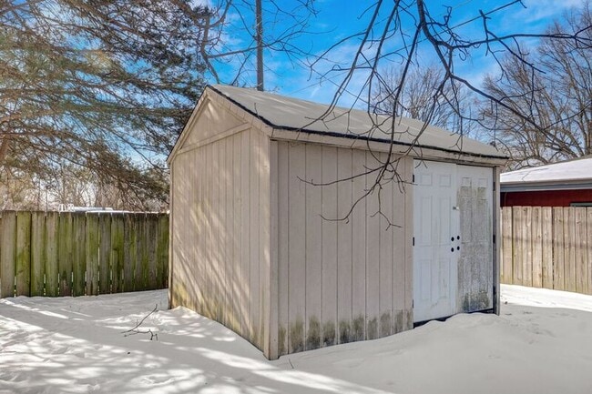 Building Photo - 3863 S Broadway Ave