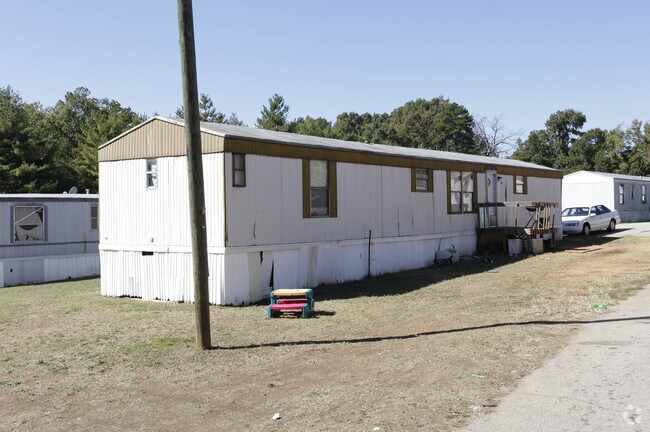Building Photo - 44 Dixie Cir