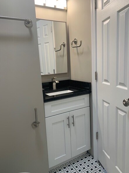 Building Photo - 4703 Sunset Ave