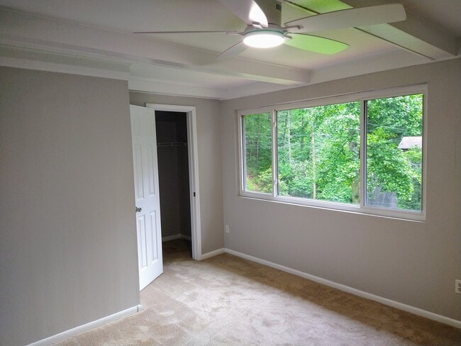 Building Photo - 128 Woodland Hills Dr