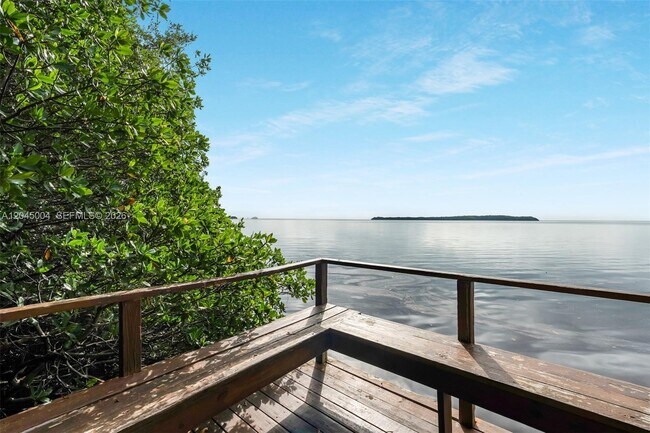 Building Photo - 6230 Paradise Point Dr