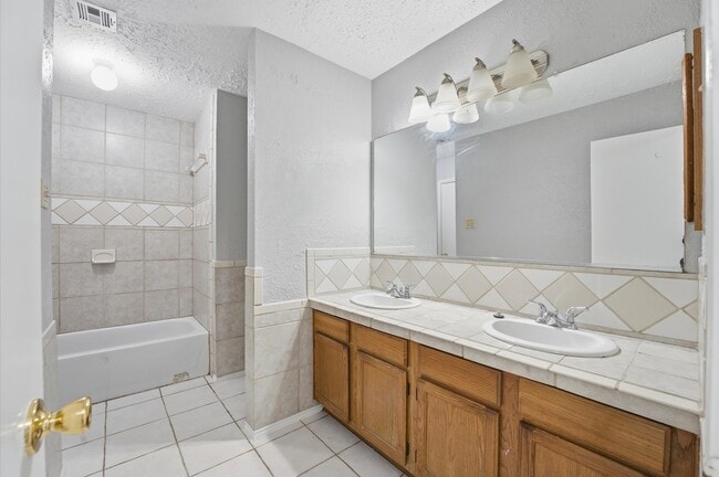 Building Photo - 7011 Lost Thicket Dr