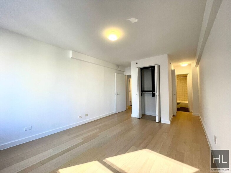Building Photo - East 39th Street