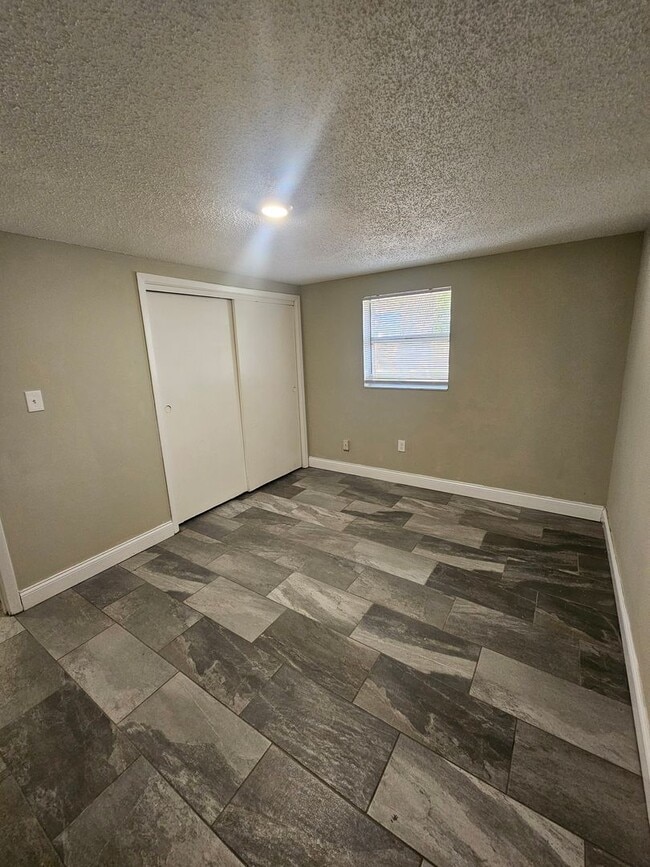 Building Photo - Charming 2-Bedroom, 1-Bathroom Duplex in C...